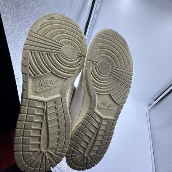 Size 9.5 - Nike Dunk SE Low The Future is Equal W - Picture 8 of 8